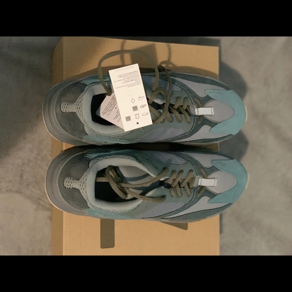 Yeezy 700 teal blue - Picture 2 of 5